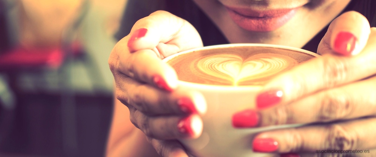 "Sumérgete en esta hermosa historia de amor que comienza después de tomar café"